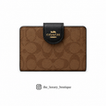 Medium Corner Zip Wallet In Signature (v5)