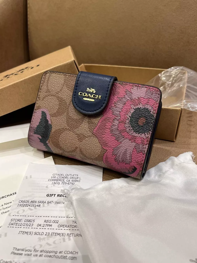 Medium Corner Zip Wallet In Signature (v2)