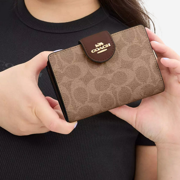 Medium Corner Zip Wallet In Signature (v6)