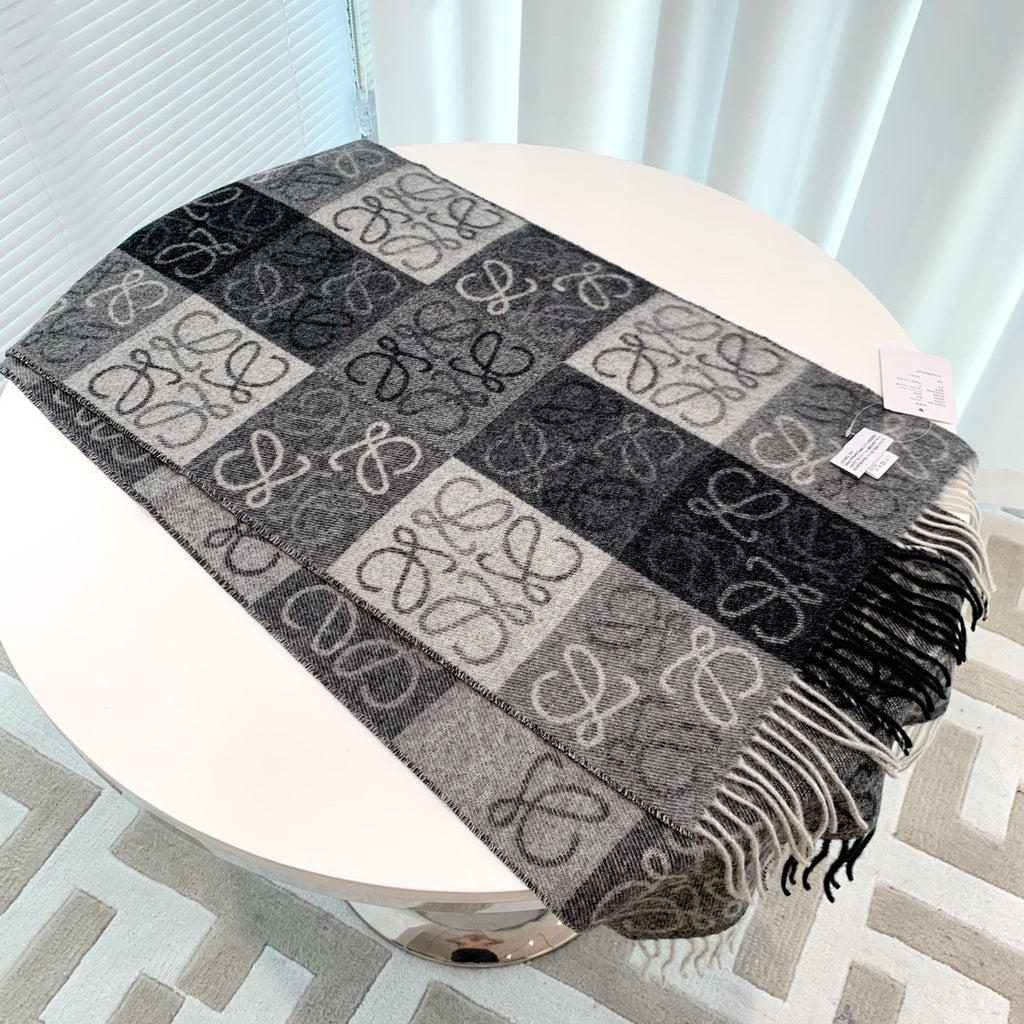 Loewe Scarf in Wool and Cashmere Black/White