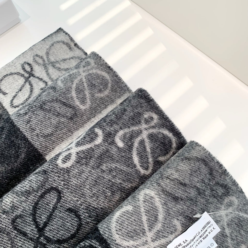 Loewe Scarf in Wool and Cashmere Black/White
