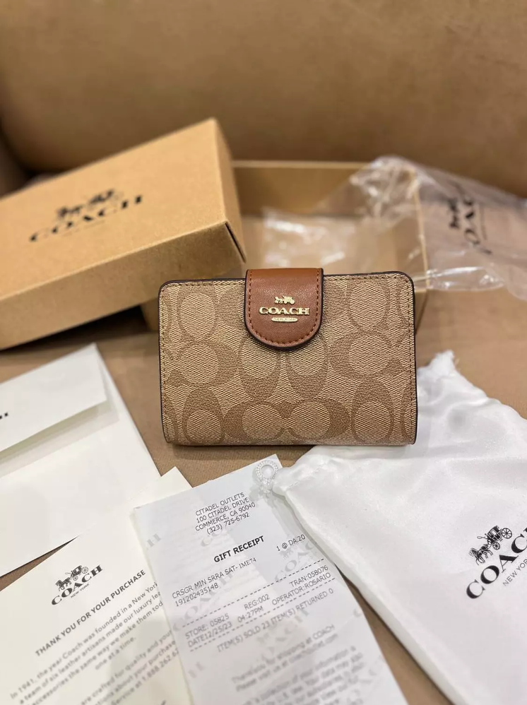 Medium Corner Zip Wallet In Signature (v6)