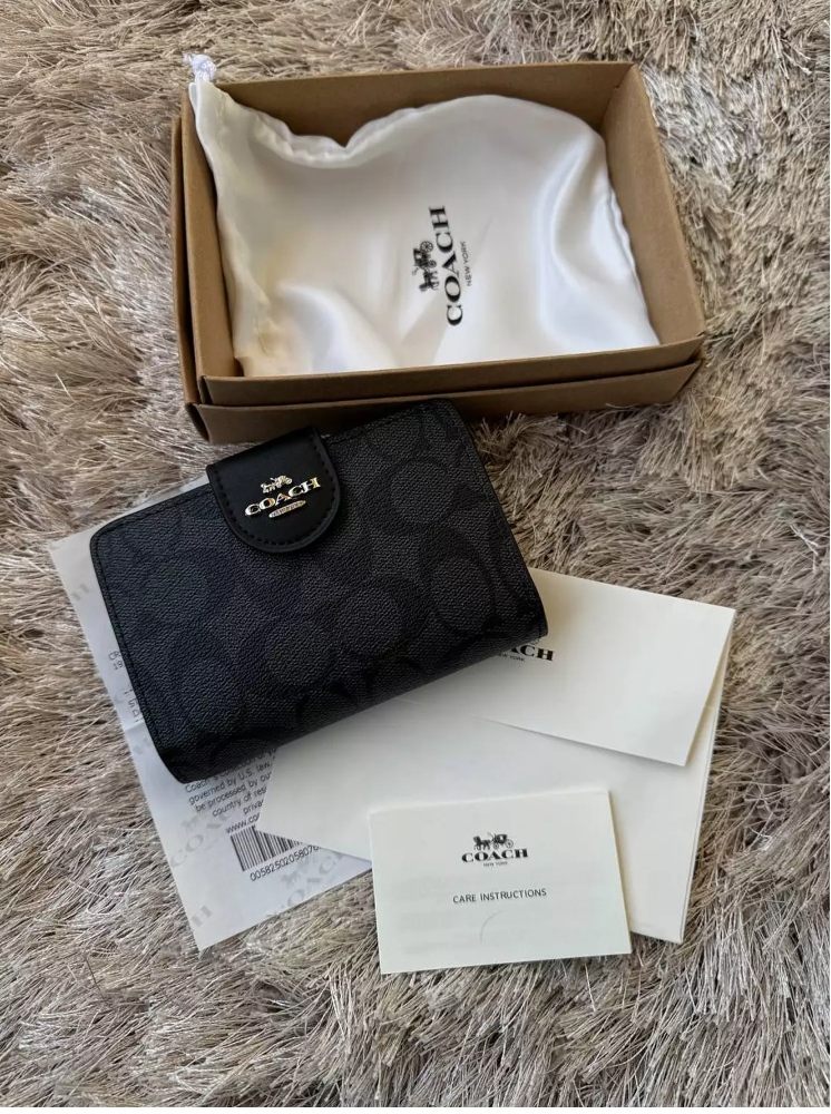 Medium Corner Zip Wallet In Signature black